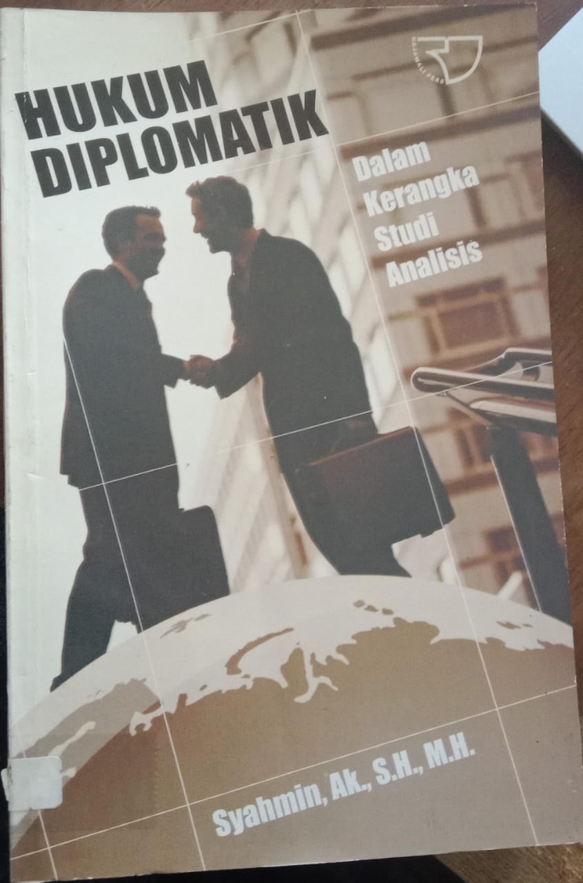 Cover buku HUKUM DIPLOMATIKA