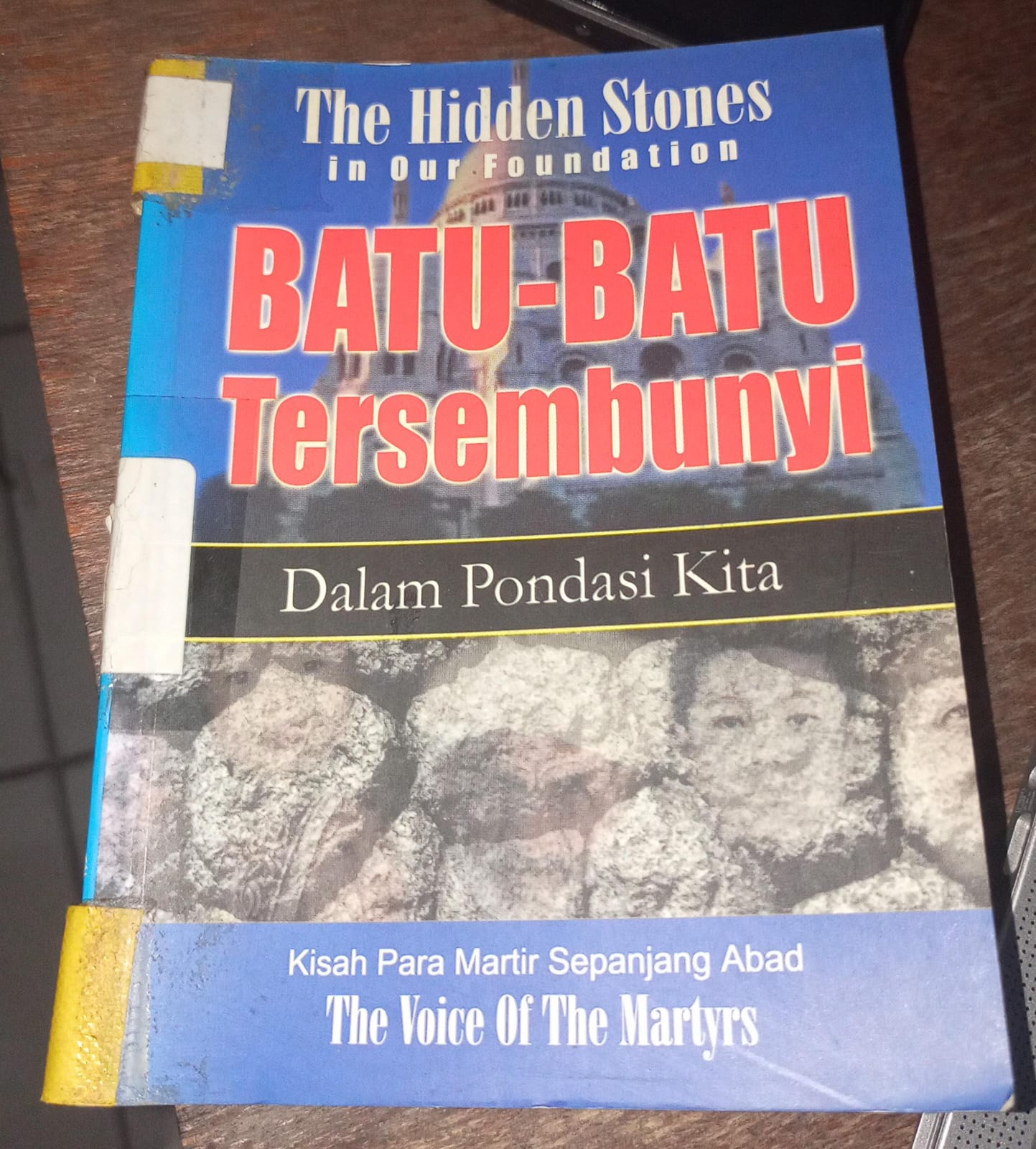 Cover buku BATU-BATU TERSEMBUNYI DALAM PONDASI KITA