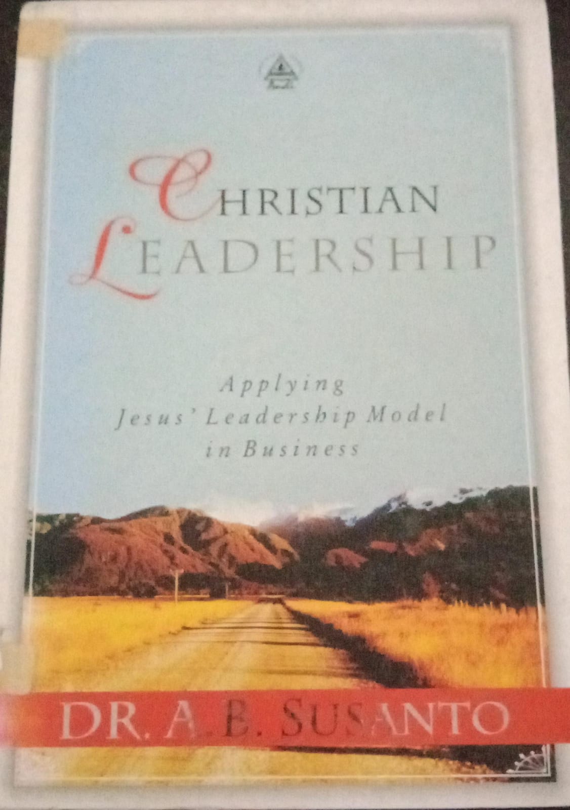 Cover buku Christian Leadership