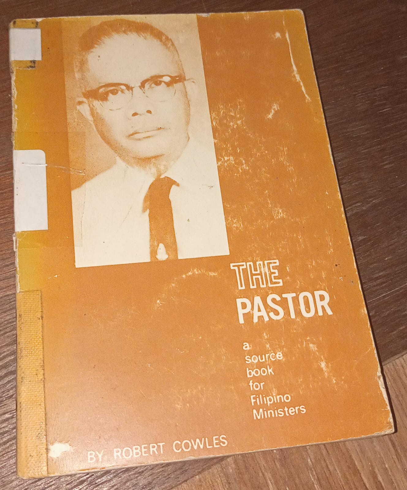 Cover buku THE PASTOR A SOURCE BOOK FOR FILIPINO MINISTERS