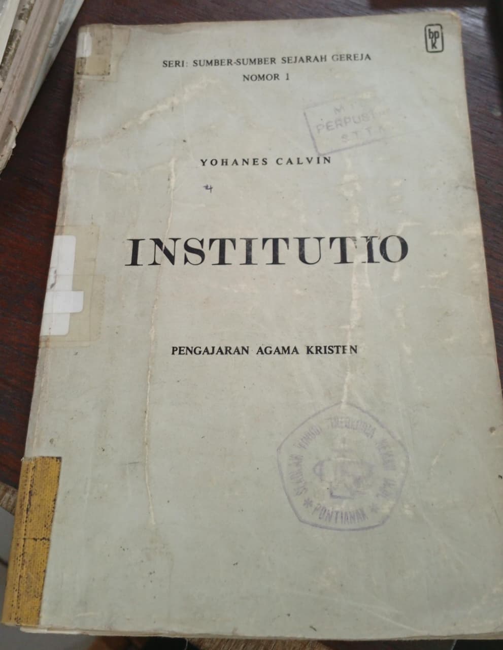 Cover buku Institutio