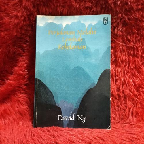 Cover buku Perjalanan Melalui Lembah kekelaman