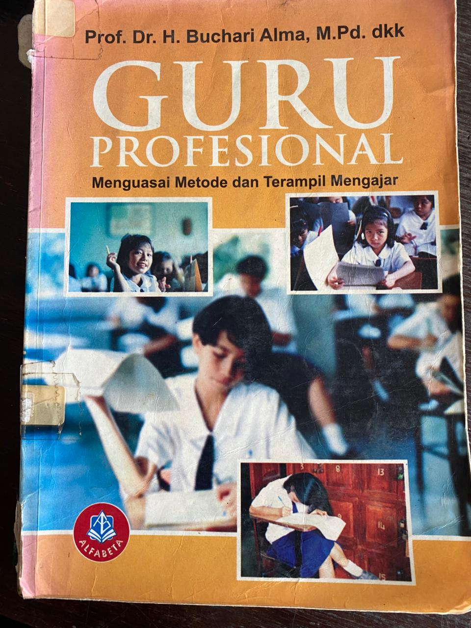 Cover buku Guru Profesional