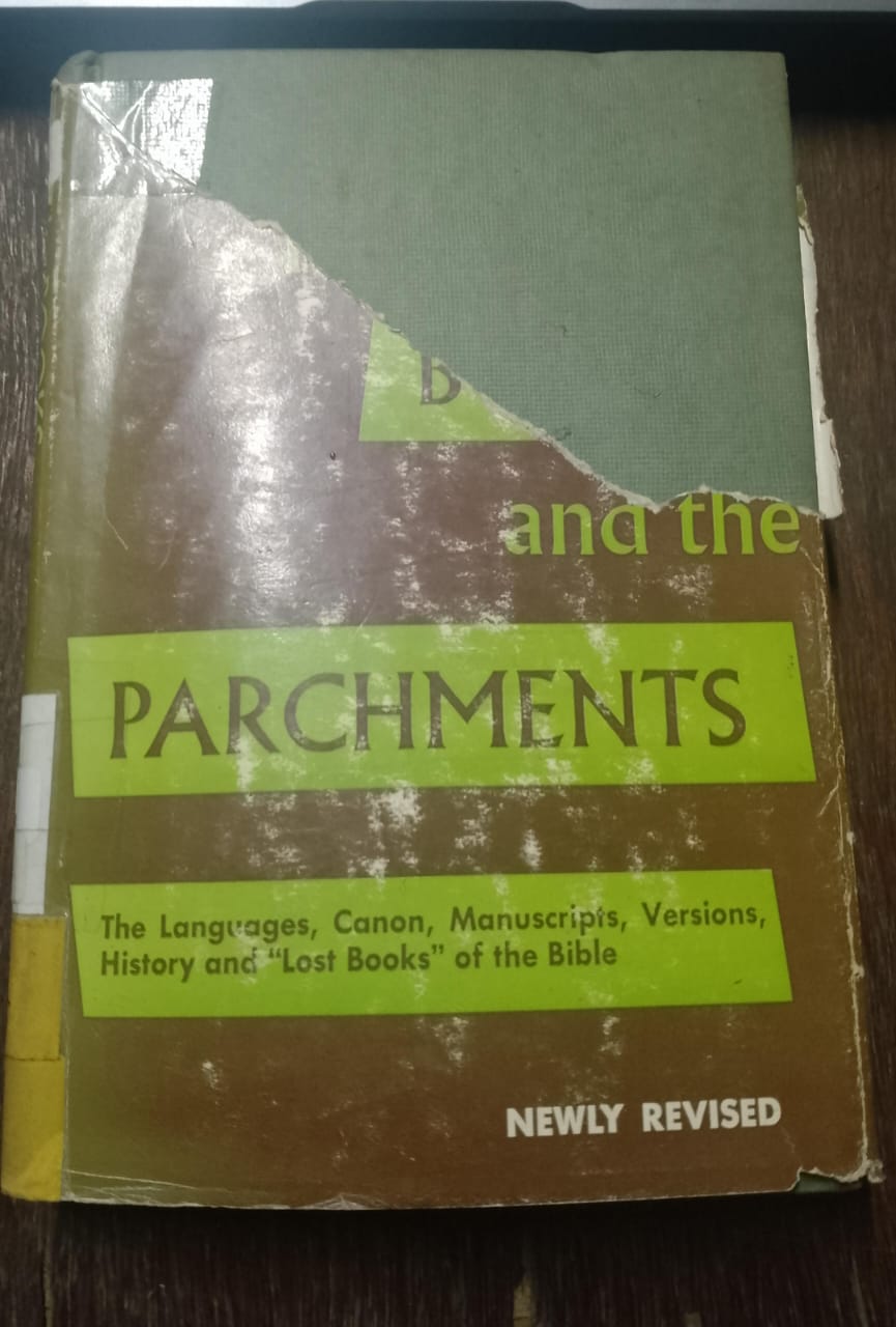 Cover buku THE BOOKS AND THE PARCHMENTS