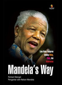Cover buku Mandela's Way:  Lima Belas Pelajaran tentang Hidup, Cinta, dan Keberanian