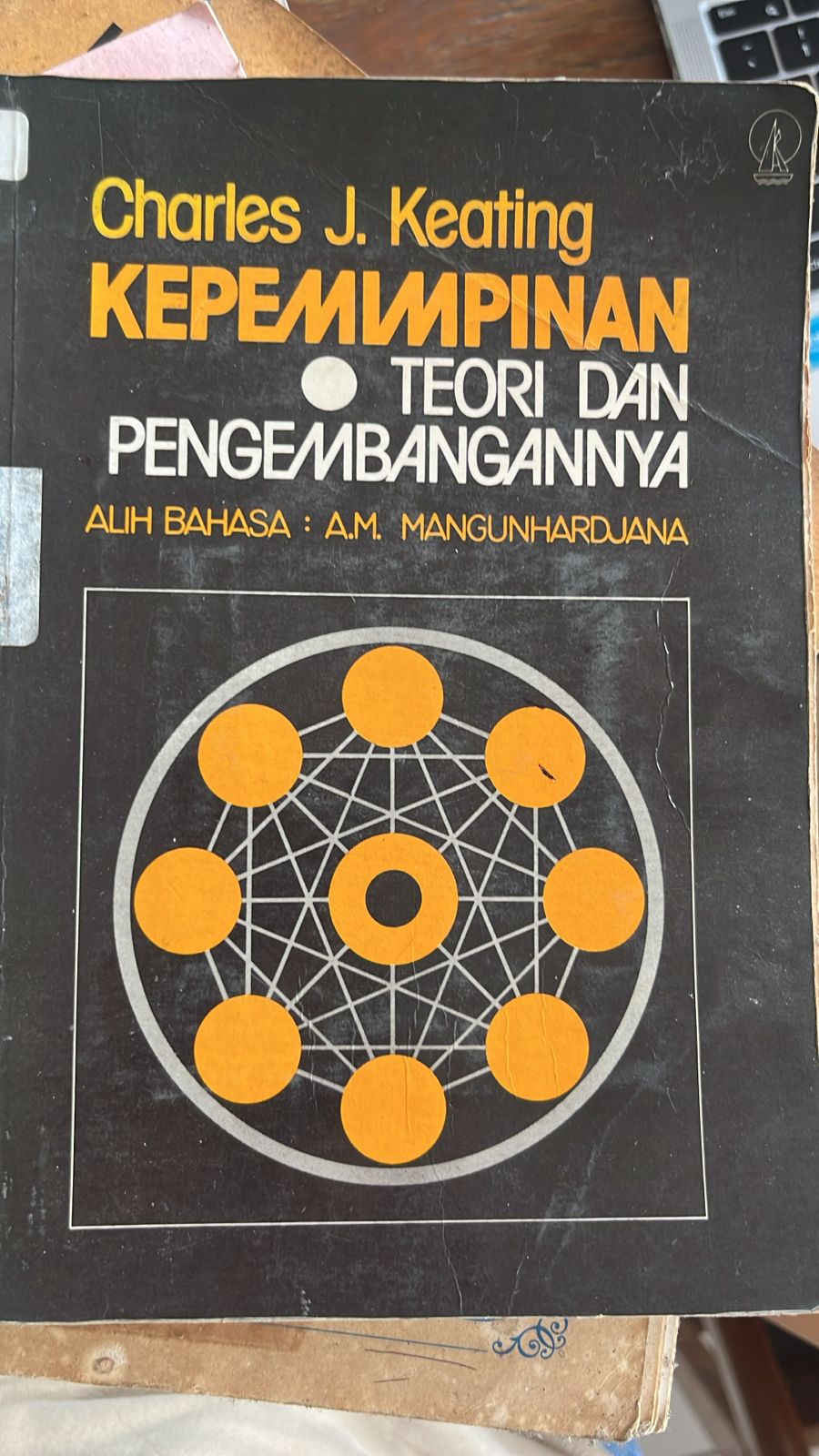 Cover buku Kepemimpinan Teori Dan Pengembanganya