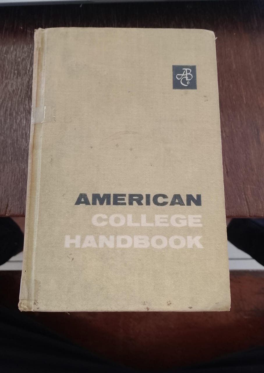 Cover buku AMERICAN COLLEGE HANDBOOK