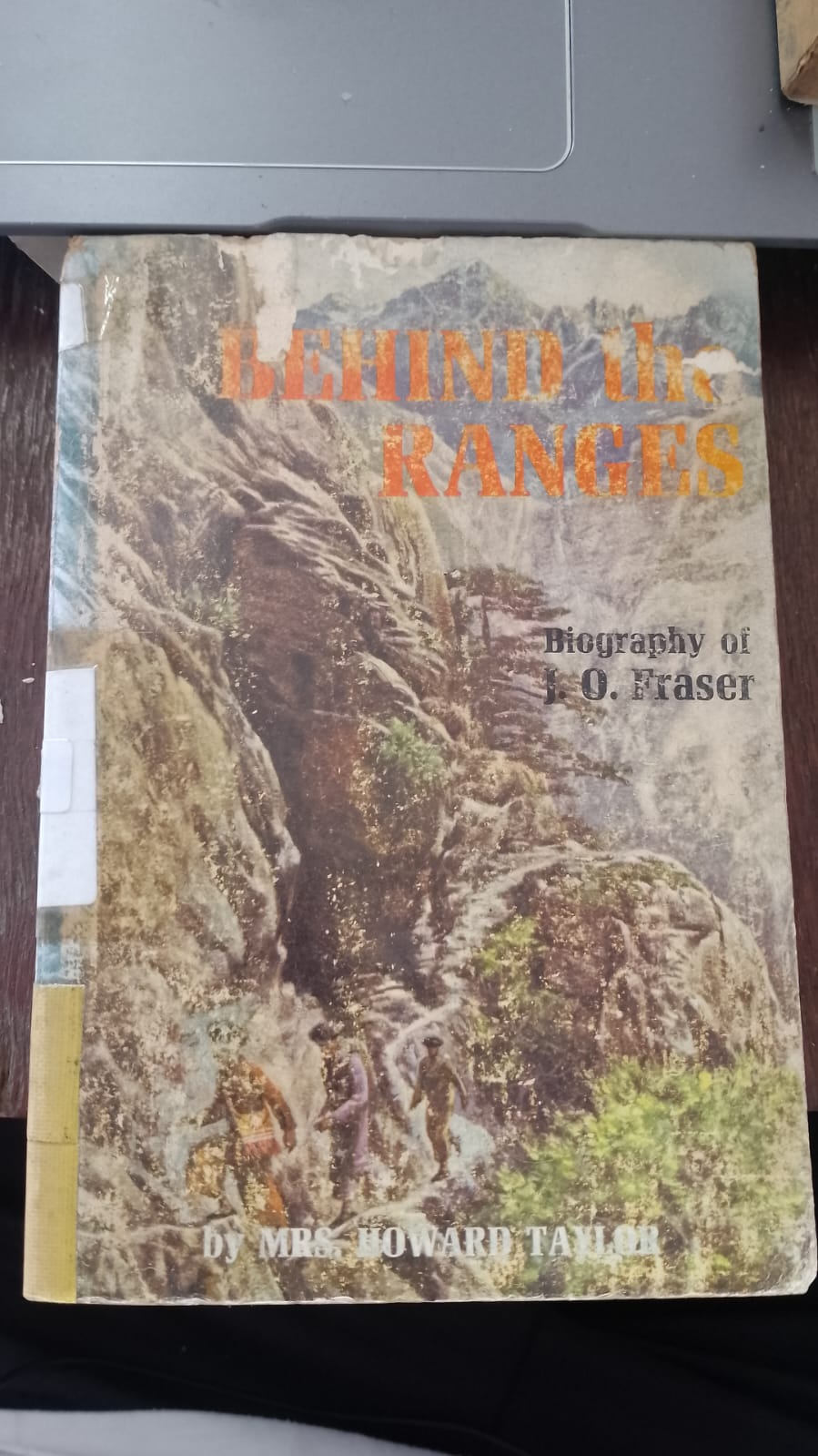 Cover buku BEHIND THE RANGERS