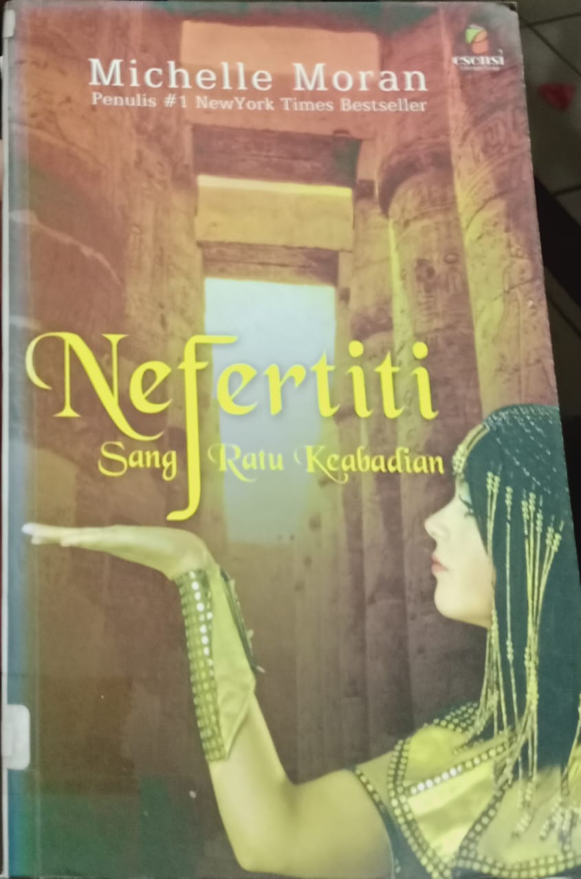 Cover buku Nefertiti Sang Ratu Keabadian