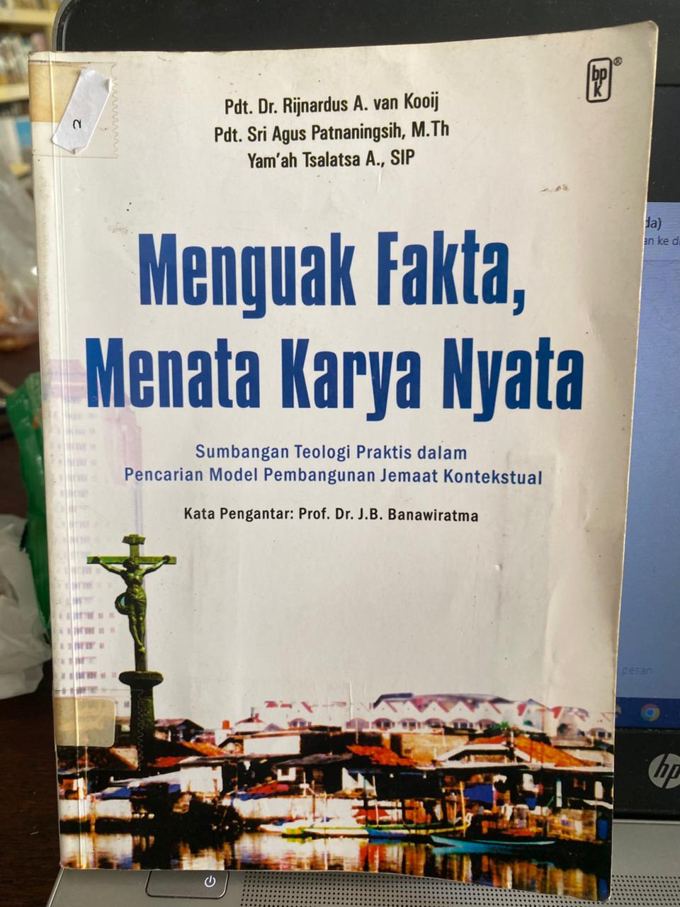 Cover buku Menguak Fakta, Menata Karya Nyata