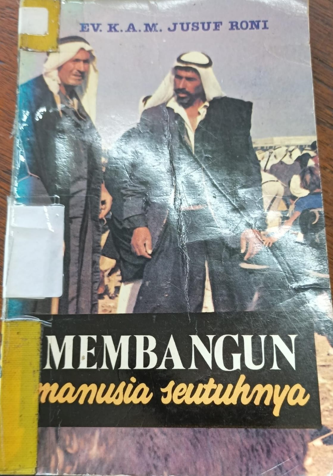 Cover buku Membangun Manusia Seutuhnya