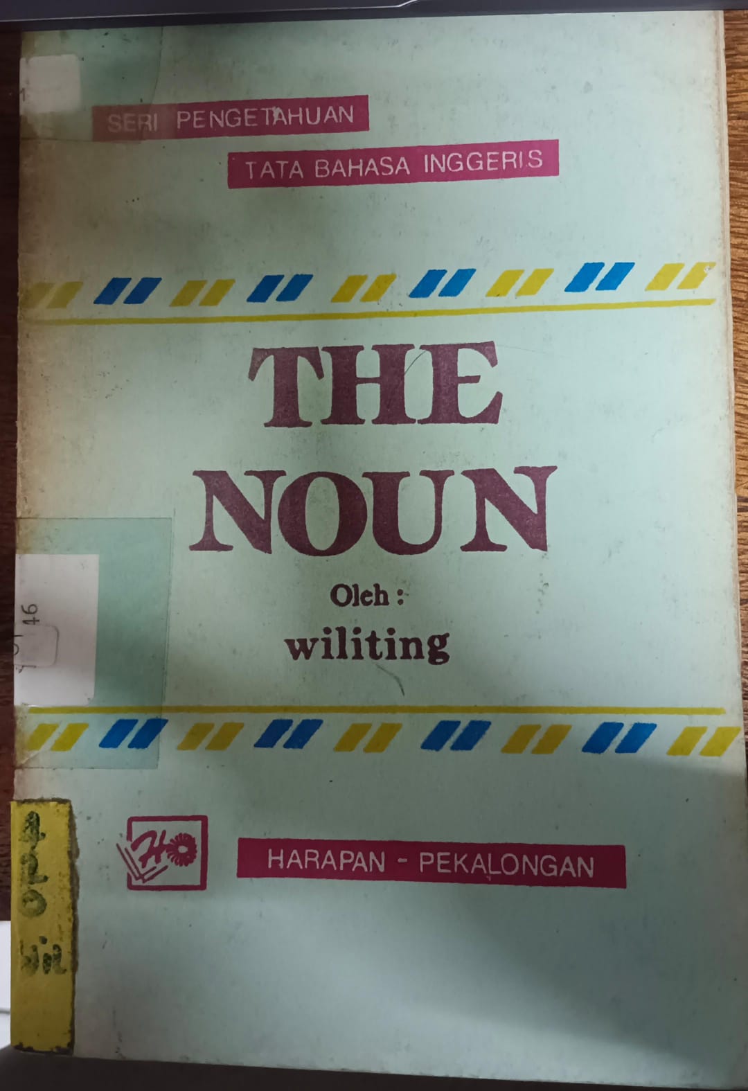 Cover buku The Noun (Kata Benda)