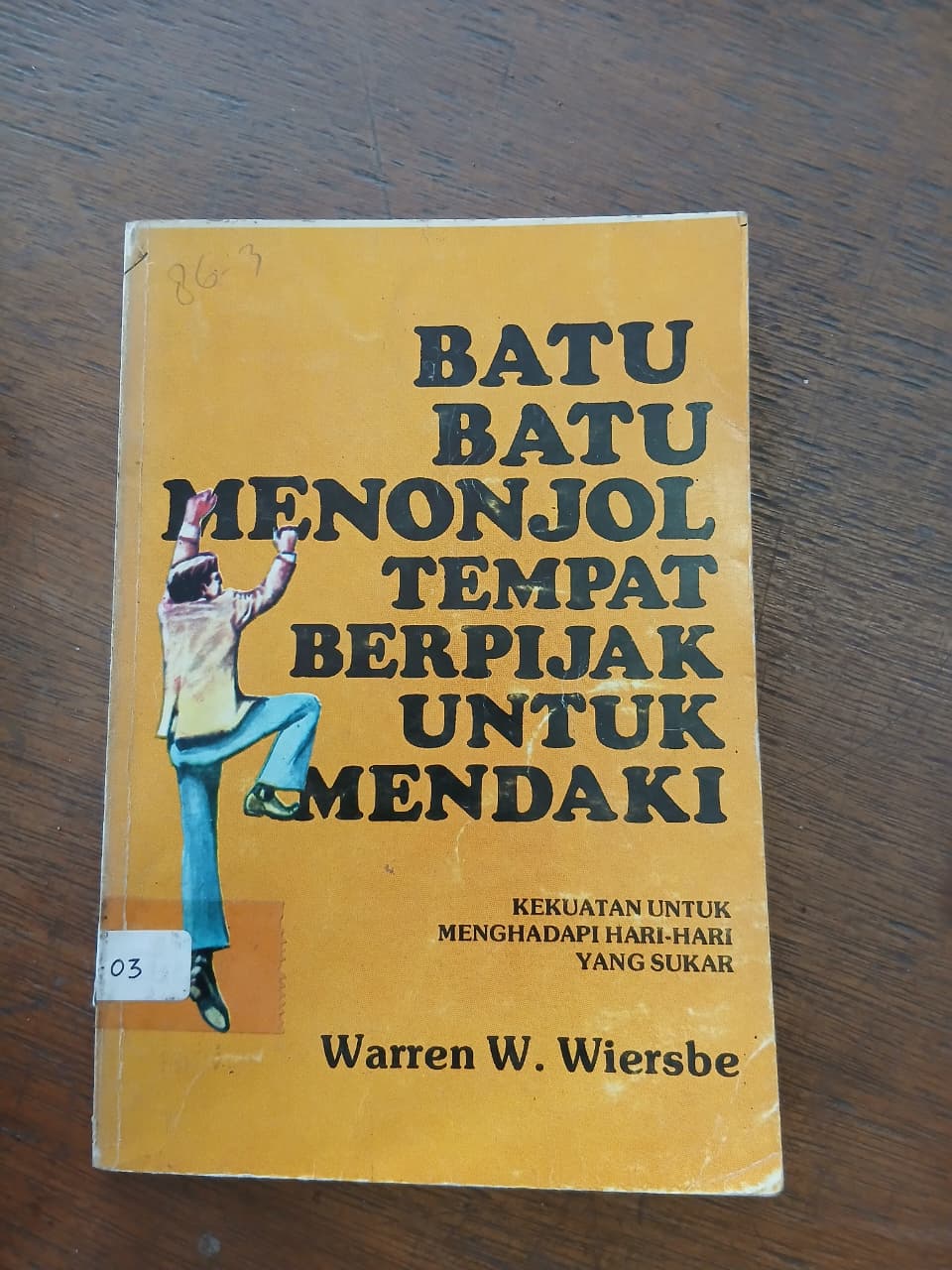Cover buku BATU-BATU MENONJOL TEMPAT BERPIJAK UNTUK MENDAKI