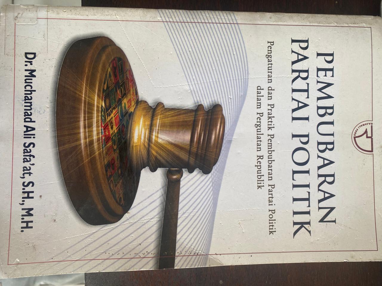 Cover buku Pembubaran Partai Politik