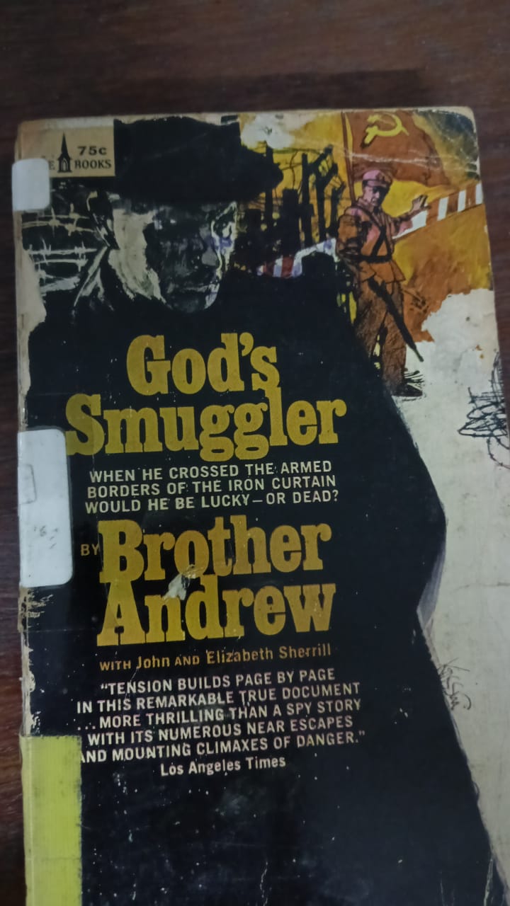 Cover buku God's smuggler