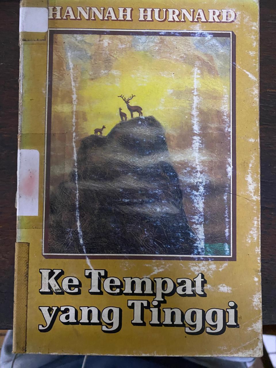 Cover buku Ke Tempat Yang Tinggi